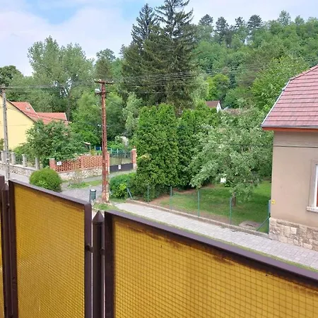 Sarga Katica Vendeghaz Zebegény